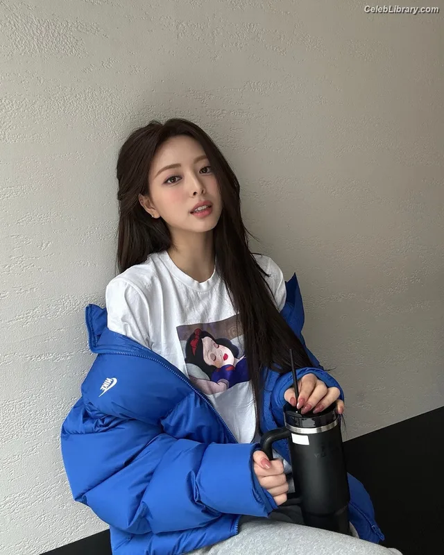 Yuna - ITZY (유나, Shin Yu Na) photo 2 of 1698