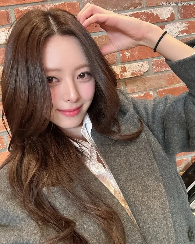 Yuna - ITZY (유나, Shin Yu Na) photo 5 of 1698