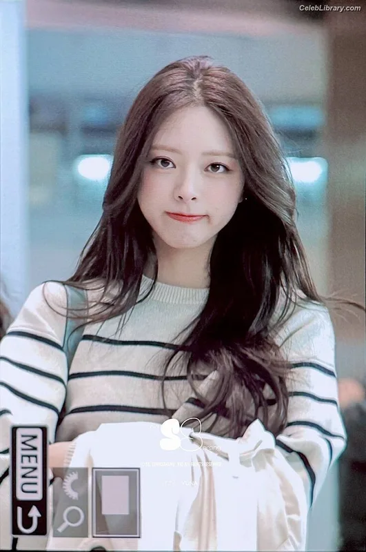 Yuna - ITZY (유나, Shin Yu Na) photo 9 of 1698