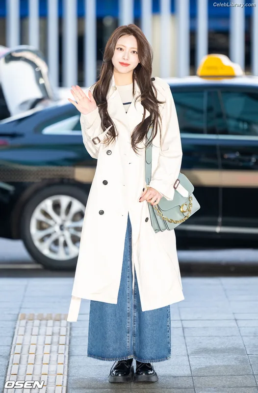 Yuna - ITZY (유나, Shin Yu Na) photo 13 of 1698