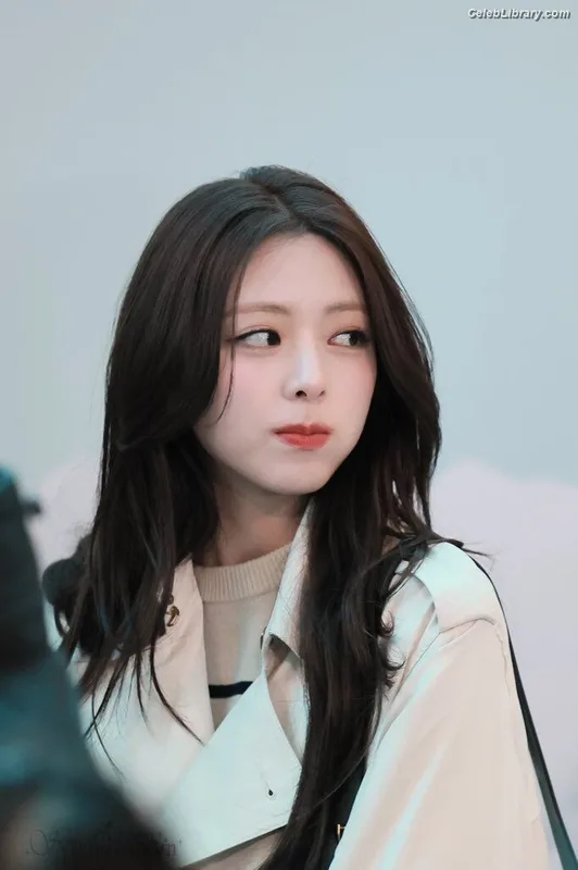 Yuna - ITZY (유나, Shin Yu Na) photo 14 of 1698