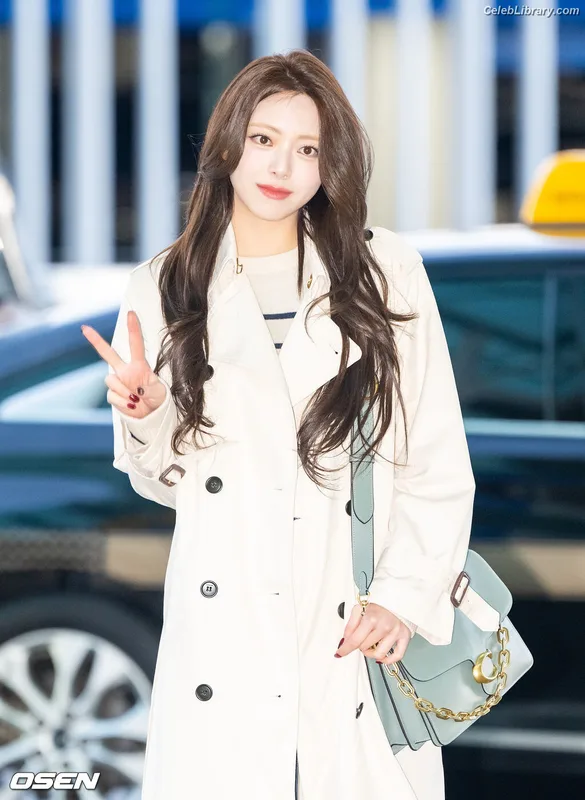 Yuna - ITZY (유나, Shin Yu Na) photo 18 of 1698