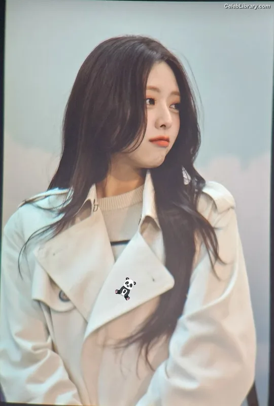 Yuna - ITZY (유나, Shin Yu Na) photo 23 of 1698