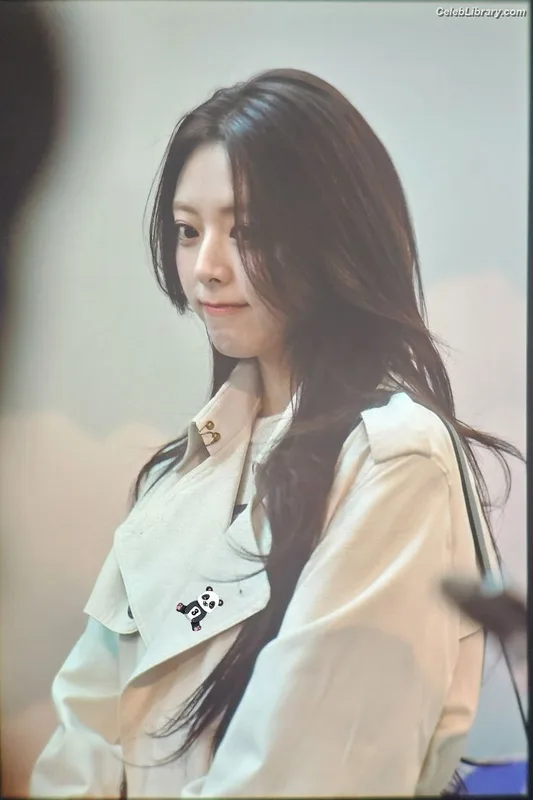 Yuna - ITZY (유나, Shin Yu Na) photo 24 of 1698
