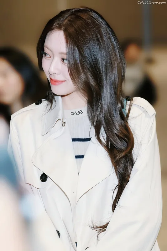Yuna - ITZY (유나, Shin Yu Na) photo 3 of 1698