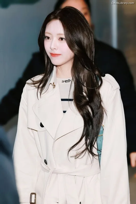 Yuna - ITZY (유나, Shin Yu Na) photo 5 of 1698