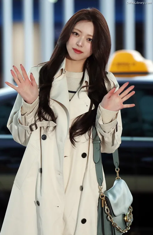 Yuna - ITZY (유나, Shin Yu Na) photo 8 of 1698