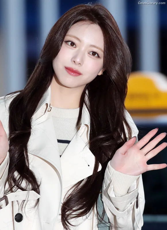 Yuna - ITZY (유나, Shin Yu Na) photo 11 of 1698