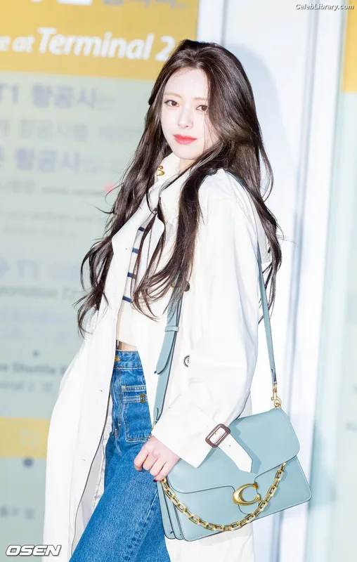 Yuna - ITZY (유나, Shin Yu Na) photo 12 of 1698