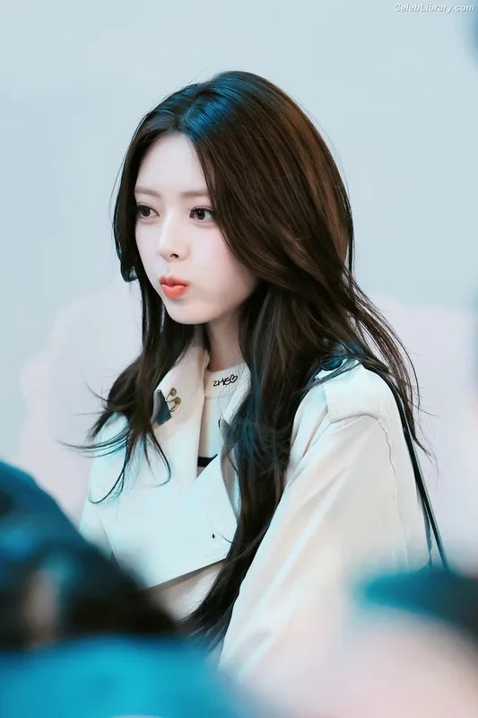 Yuna - ITZY (유나, Shin Yu Na) photo 13 of 1698
