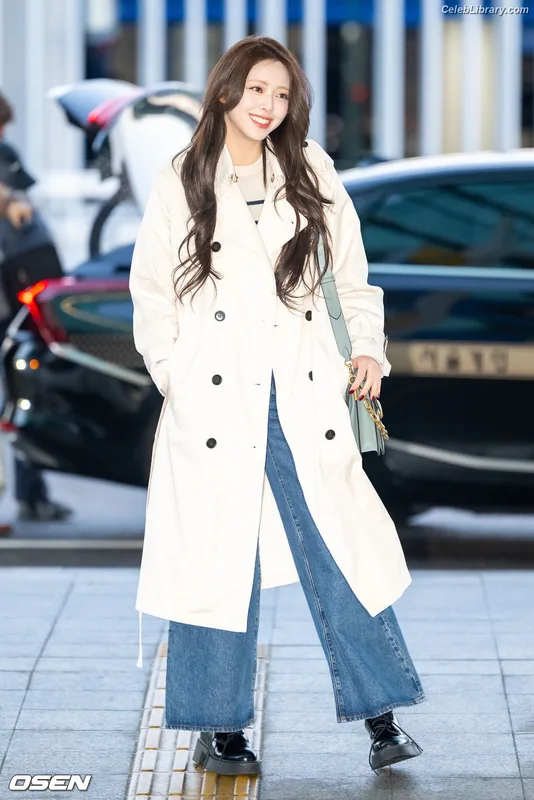 Yuna - ITZY (유나, Shin Yu Na) photo 2 of 1698