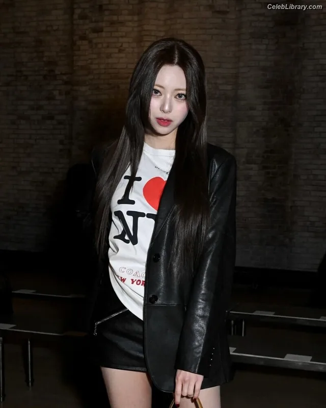 Yuna - ITZY (유나, Shin Yu Na) photo 4 of 1698