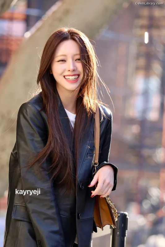 Yuna - ITZY (유나, Shin Yu Na) photo 6 of 1698