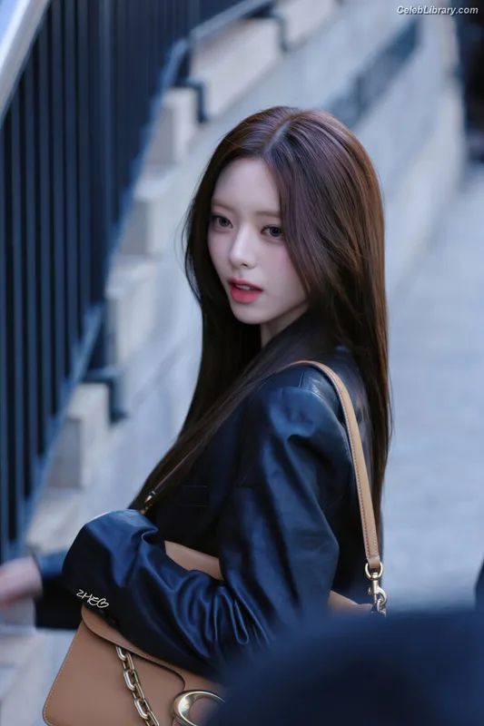 Yuna - ITZY (유나, Shin Yu Na) photo 9 of 1698