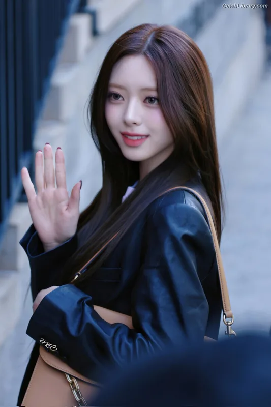 Yuna - ITZY (유나, Shin Yu Na) photo 10 of 1698