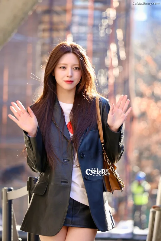 Yuna - ITZY (유나, Shin Yu Na) photo 16 of 1698