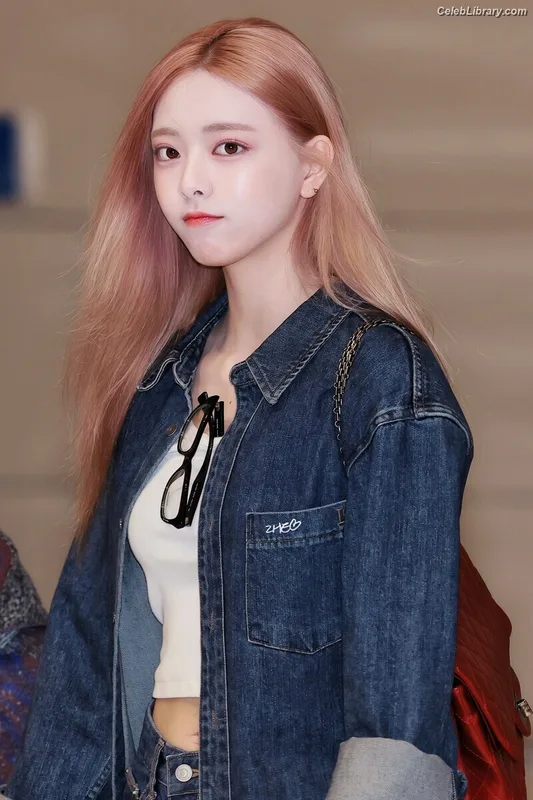 Yuna - ITZY (유나, Shin Yu Na) photo 19 of 1698