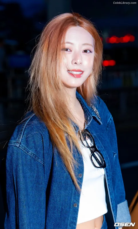 Yuna - ITZY (유나, Shin Yu Na) photo 20 of 1698