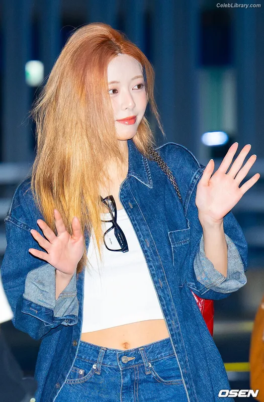 Yuna - ITZY (유나, Shin Yu Na) photo 1 of 1698
