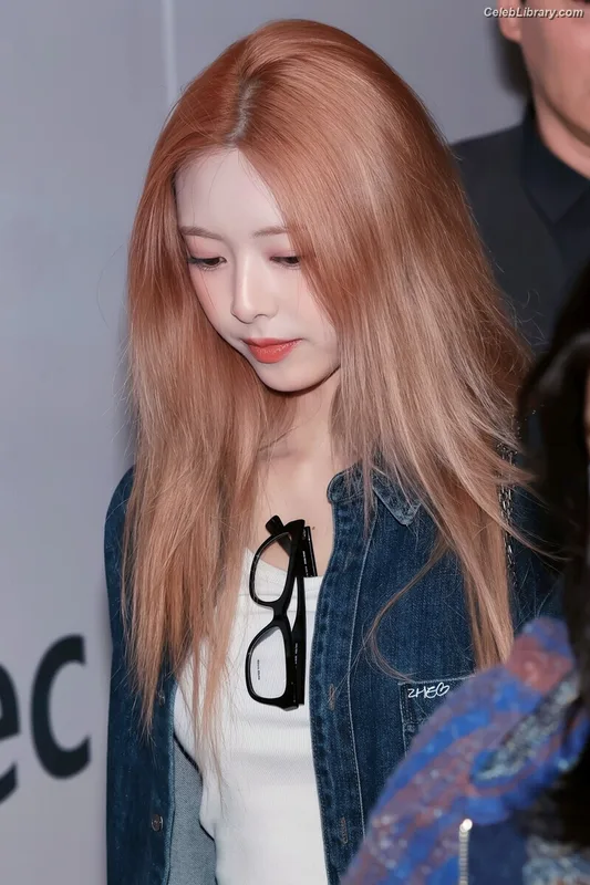 Yuna - ITZY (유나, Shin Yu Na) photo 4 of 1698