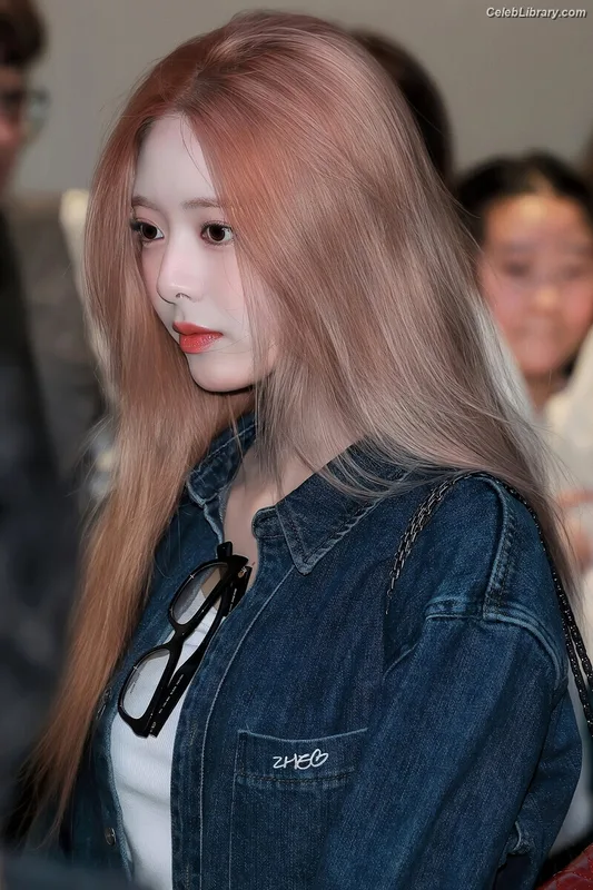 Yuna - ITZY (유나, Shin Yu Na) photo 5 of 1698