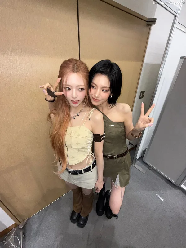 Yuna - ITZY (유나, Shin Yu Na) photo 7 of 1698