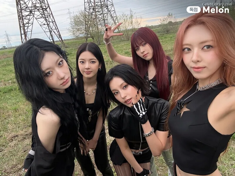 Yuna - ITZY (유나, Shin Yu Na) photo 14 of 1698