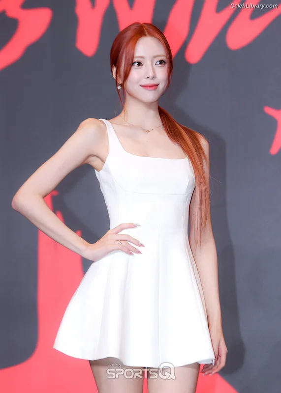 Yuna - ITZY (유나, Shin Yu Na) photo 20 of 1698