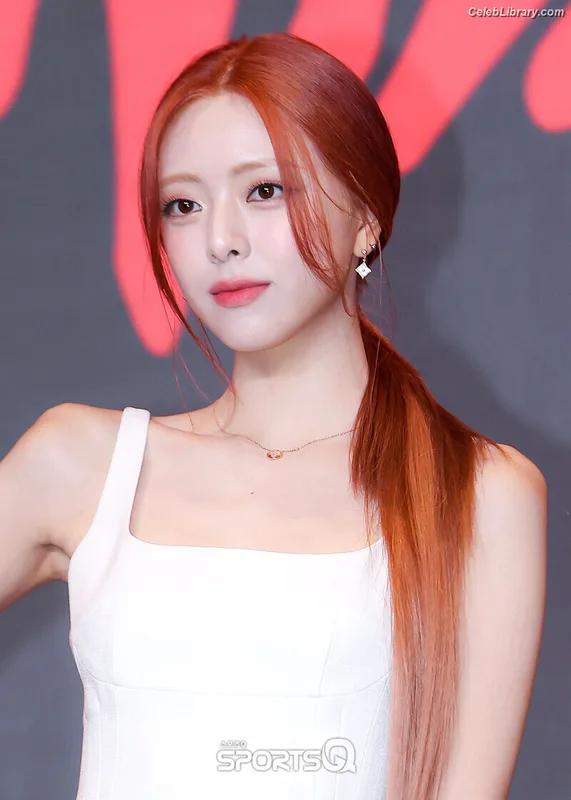 Yuna - ITZY (유나, Shin Yu Na) photo 22 of 1698