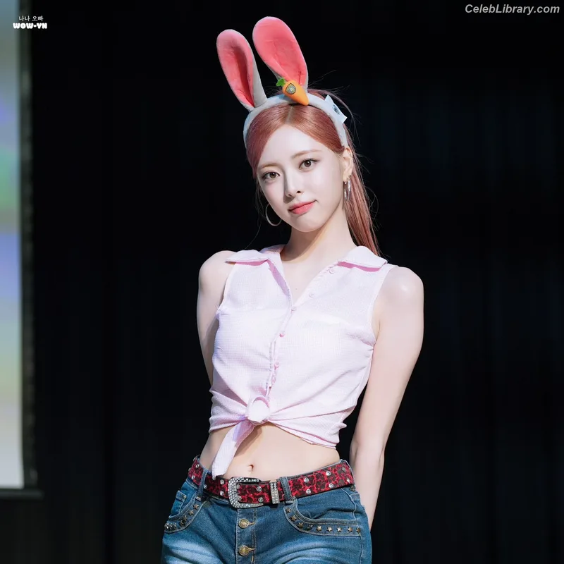 Yuna - ITZY (유나, Shin Yu Na) photo 24 of 1698