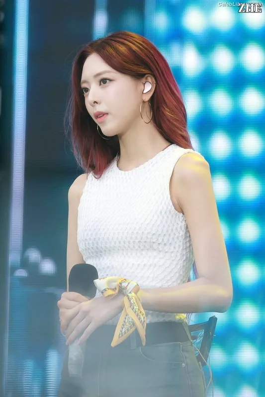 Yuna - ITZY (유나, Shin Yu Na) photo 17 of 1698