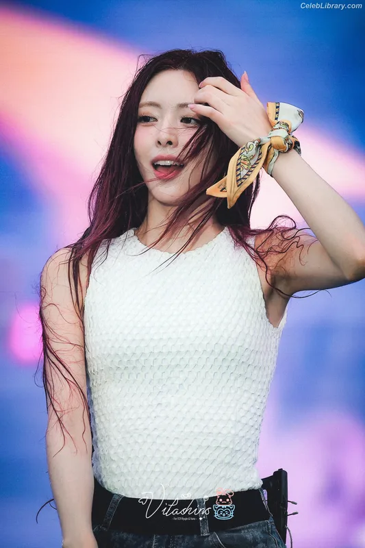 Yuna - ITZY (유나, Shin Yu Na) photo 19 of 1698