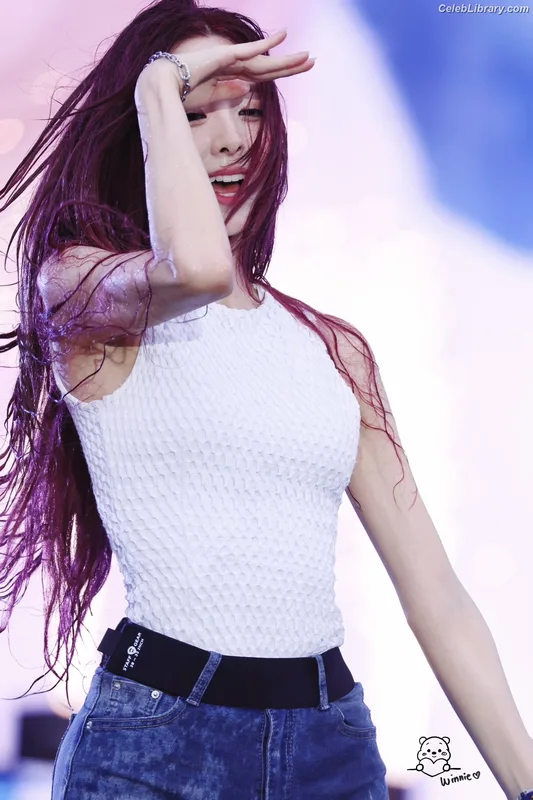 Yuna - ITZY (유나, Shin Yu Na) photo 20 of 1698