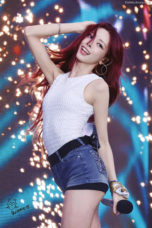 Yuna - ITZY (유나, Shin Yu Na) photo 23 of 1698