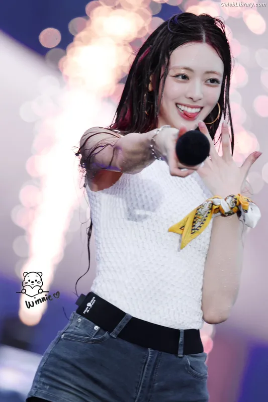 Yuna - ITZY (유나, Shin Yu Na) photo 24 of 1698