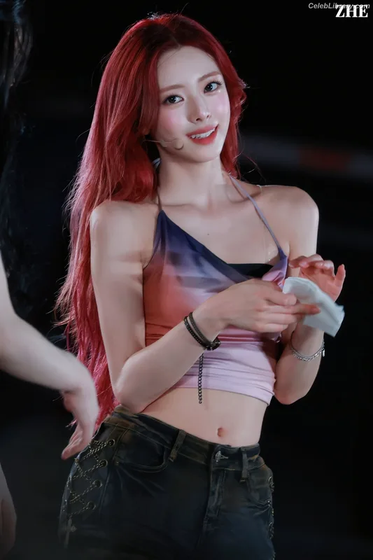 Yuna - ITZY (유나, Shin Yu Na) photo 4 of 1698