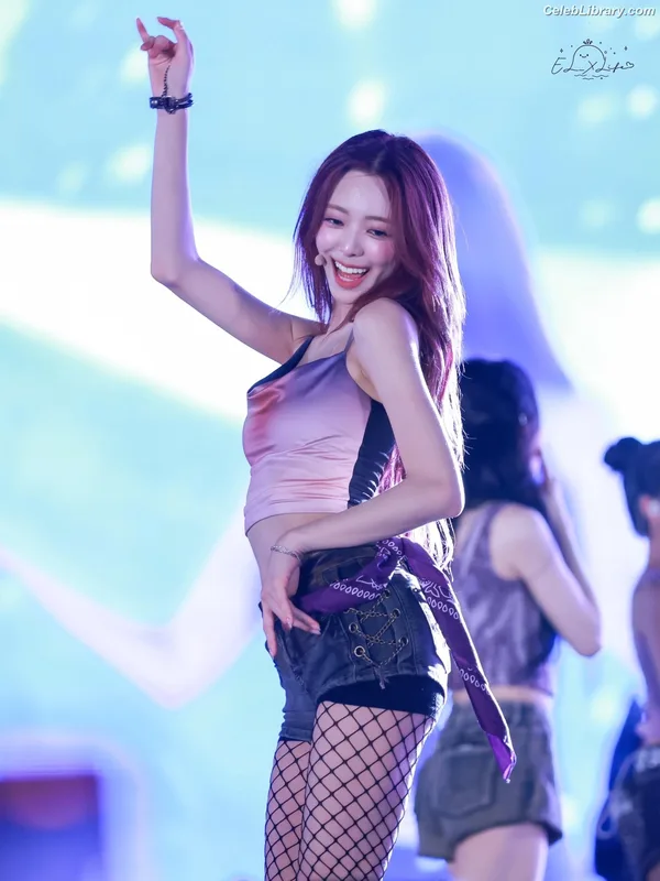 Yuna - ITZY (유나, Shin Yu Na) photo 5 of 1698