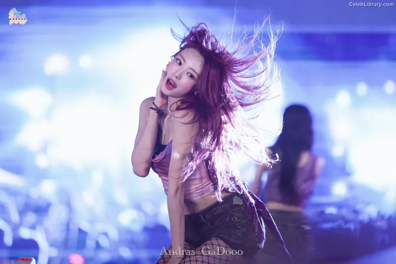 Yuna - ITZY (유나, Shin Yu Na) photo 7 of 1698