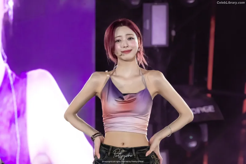 Yuna - ITZY (유나, Shin Yu Na) photo 10 of 1698