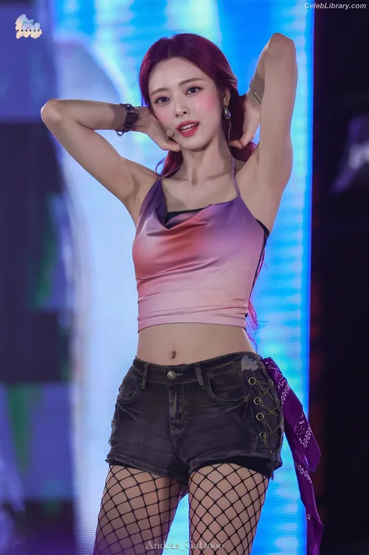 Yuna - ITZY (유나, Shin Yu Na) photo 11 of 1698