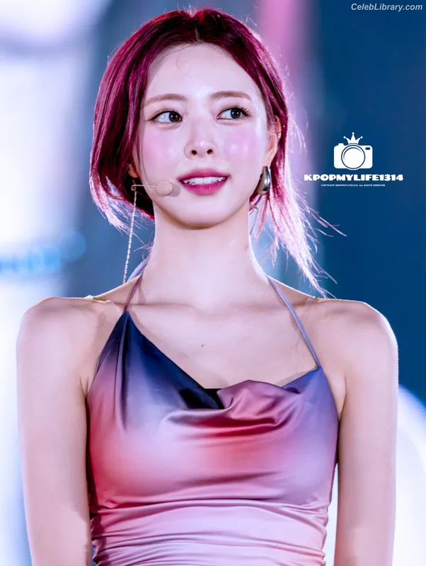 Yuna - ITZY (유나, Shin Yu Na) photo 12 of 1698