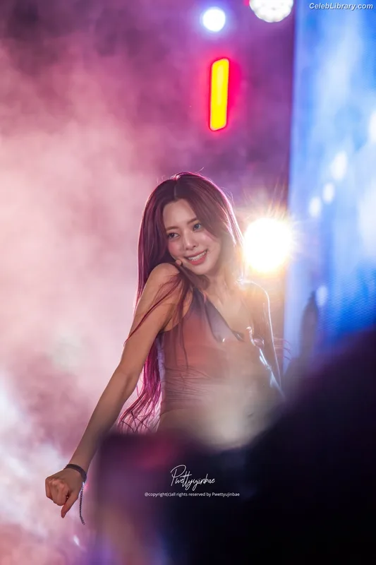 Yuna - ITZY (유나, Shin Yu Na) photo 13 of 1698