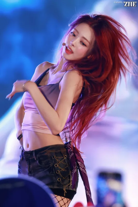 Yuna - ITZY (유나, Shin Yu Na) photo 14 of 1698