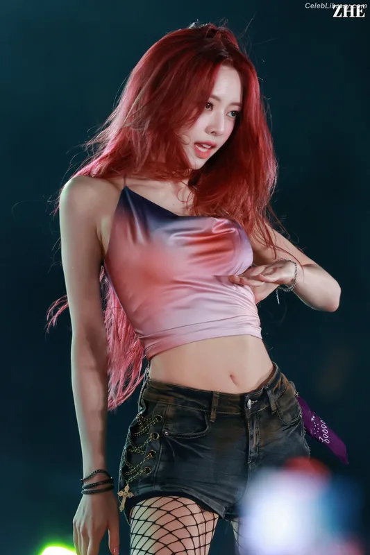 Yuna - ITZY (유나, Shin Yu Na) photo 15 of 1698