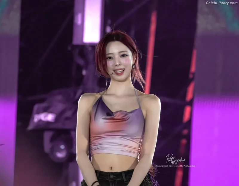 Yuna - ITZY (유나, Shin Yu Na) photo 16 of 1698