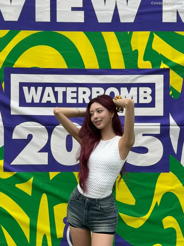 Yuna - ITZY (유나, Shin Yu Na) photo 17 of 1698
