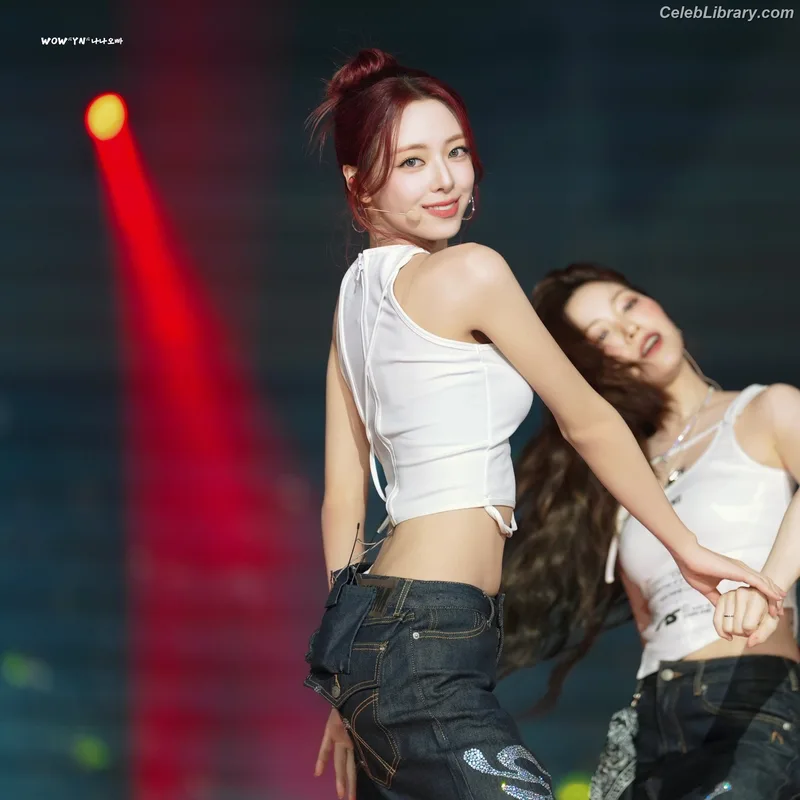 Yuna - ITZY (유나, Shin Yu Na) photo 9 of 1698