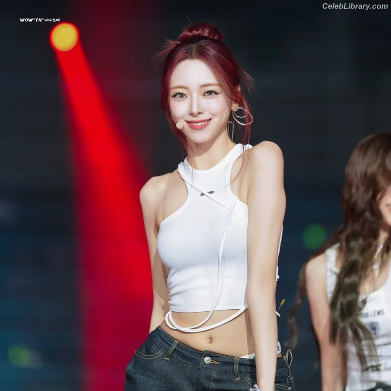 Yuna - ITZY (유나, Shin Yu Na) photo 10 of 1698