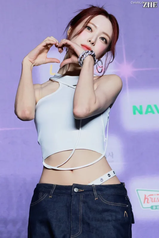 Yuna - ITZY (유나, Shin Yu Na) photo 11 of 1698