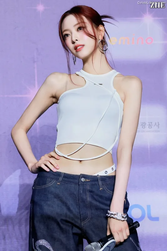 Yuna - ITZY (유나, Shin Yu Na) photo 13 of 1698